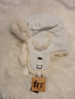 Frr Canada Women's Winter Hat S/M White Earmuff NWT
